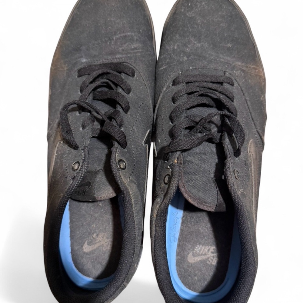 Nike Black Low-Top Athletic Sneakers with Blue Insoles